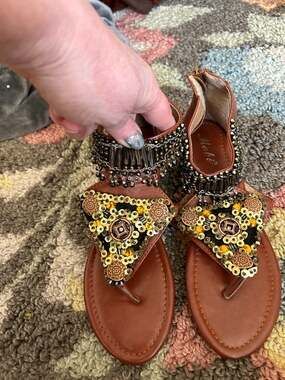 Mobi sandals size 9 1/2